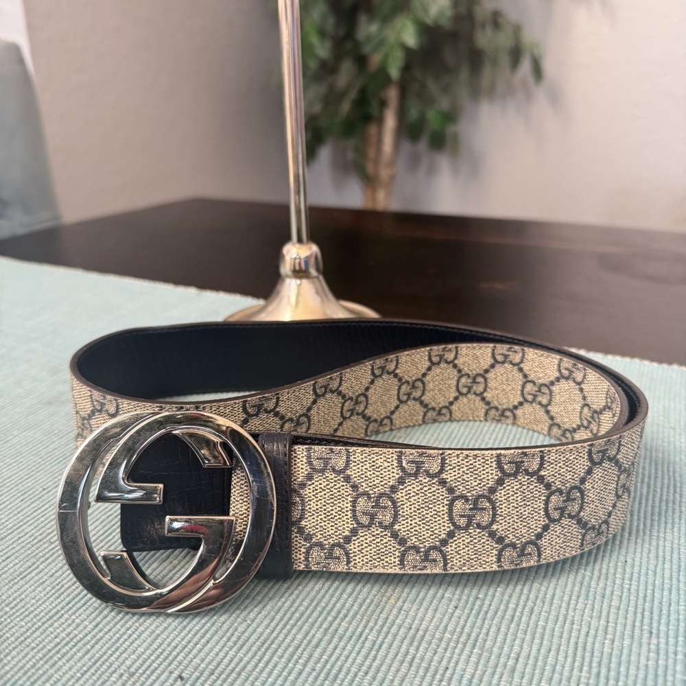 Gucci Beige and Navy Monogram Belt with Silver GG Buckle - Picture 3 of 12